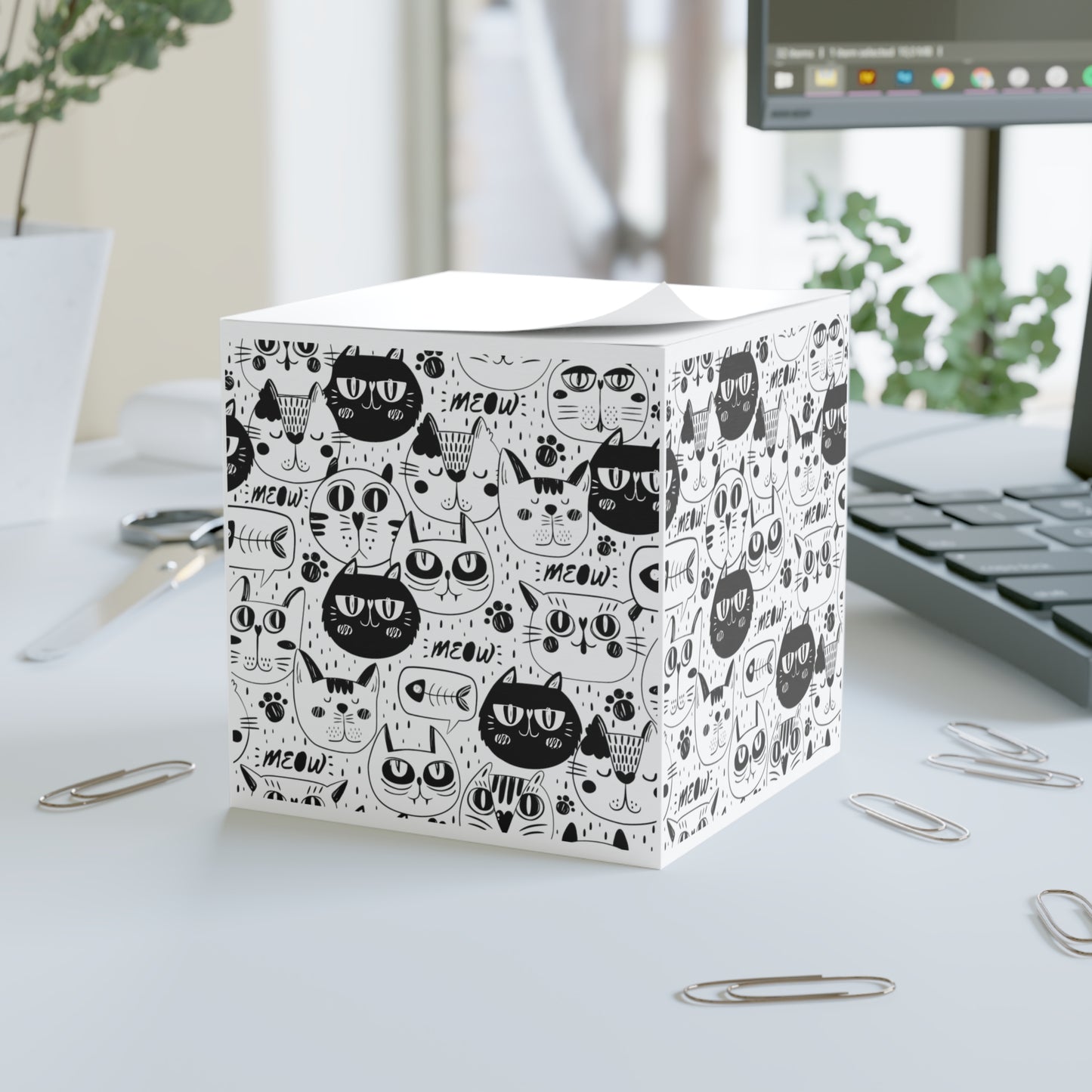 POST IT! BLACK AND WHITE KITTIES